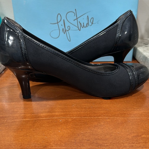 LIFE STRIDES Petunia pumps sz 9.5 - Picture 7 of 8